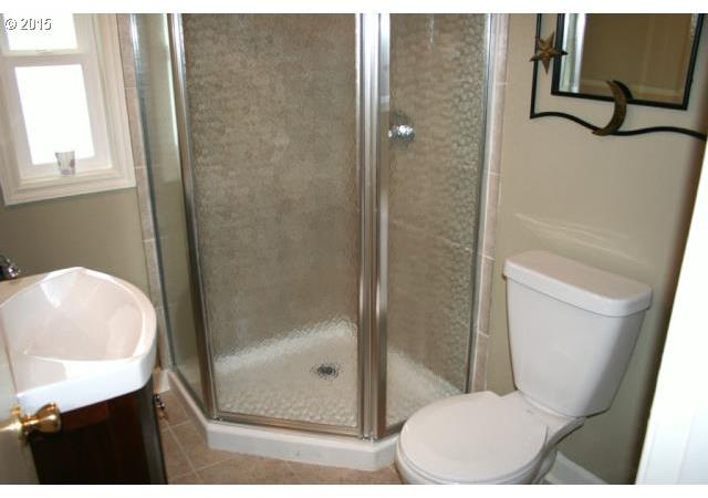 5405 Southwest Taylors Ferry Road Portland, OR 97219 - Photo 11 of 16