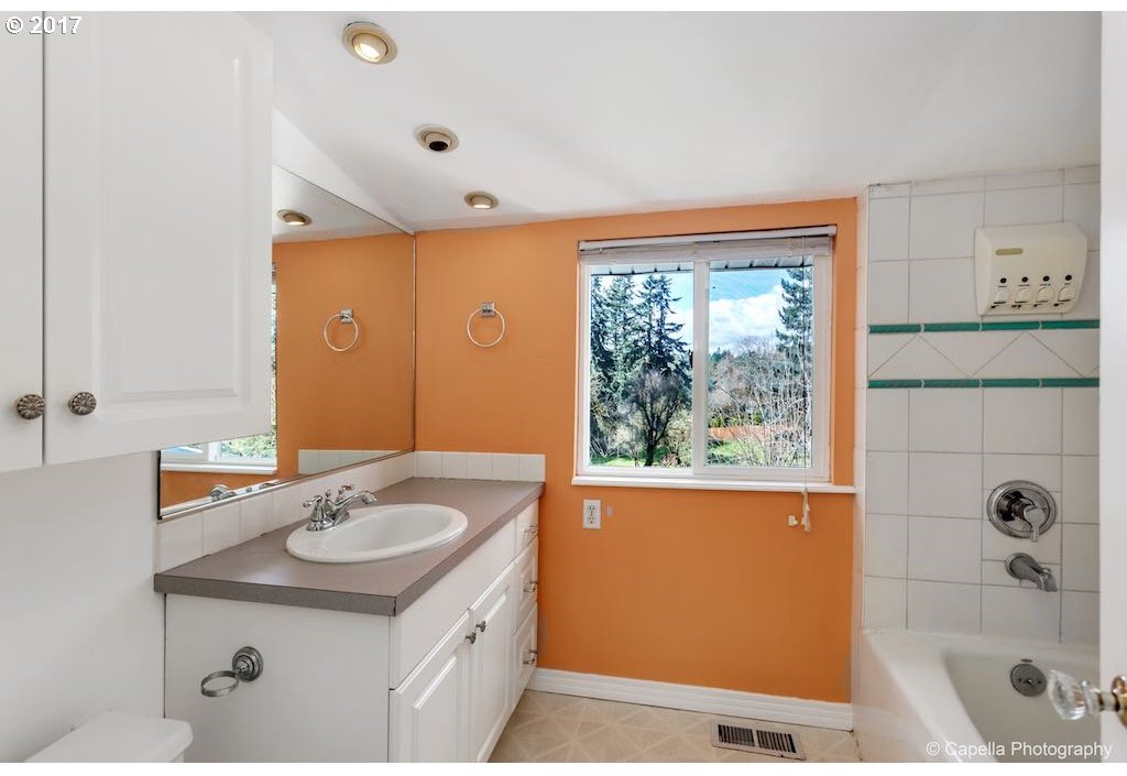 23405 Southwest Boones Ferry Road Tualatin, OR 97062 - Photo 8 of 31 Gallery Image 8