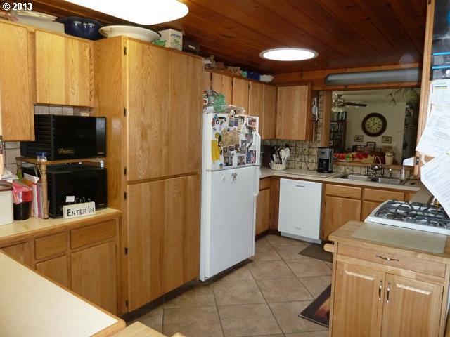 3560 Willis Creek Road Winston, OR 97496 - Photo 5 of 13 Gallery Image 5