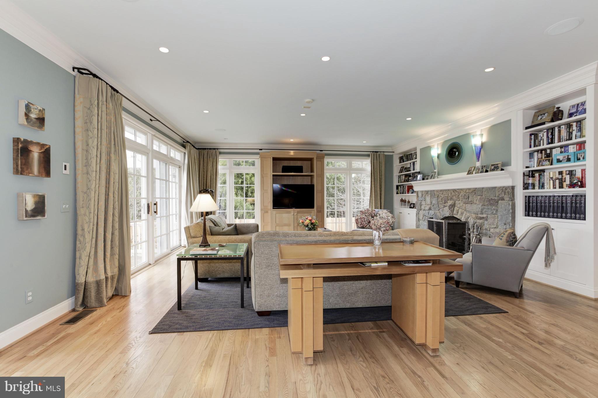 9904 Woodford Road Potomac, MD 20854 - Photo 8 of 30