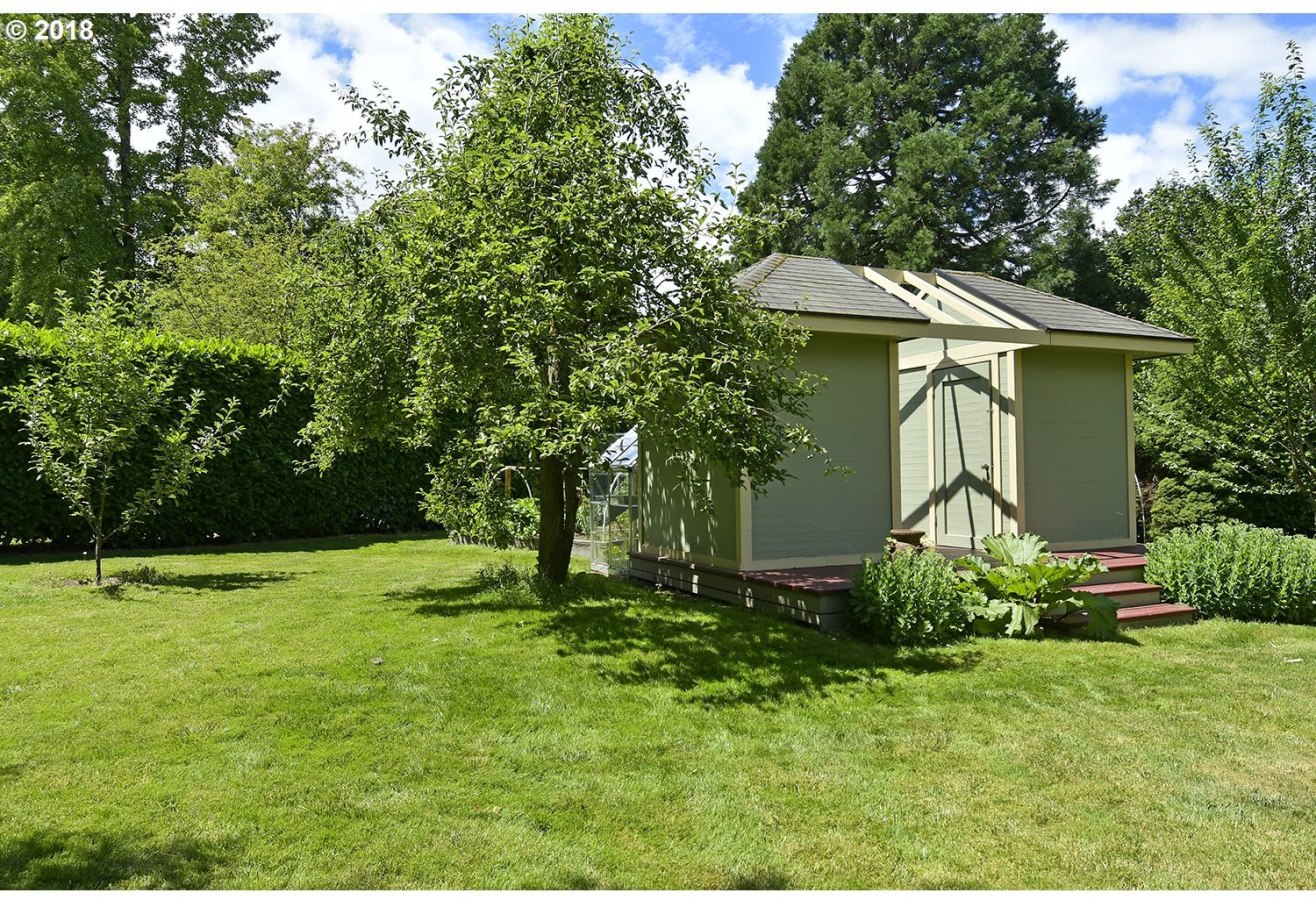 6232 Southwest Brugger Street Portland, OR 97219 - Photo 31 of 32 Gallery Image 31