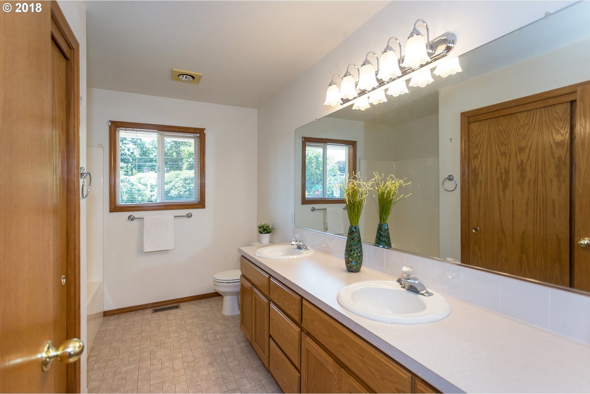 3879 Southeast Hillyard Road Gresham, OR 97080 - Photo 9 of 32 Gallery Image 9