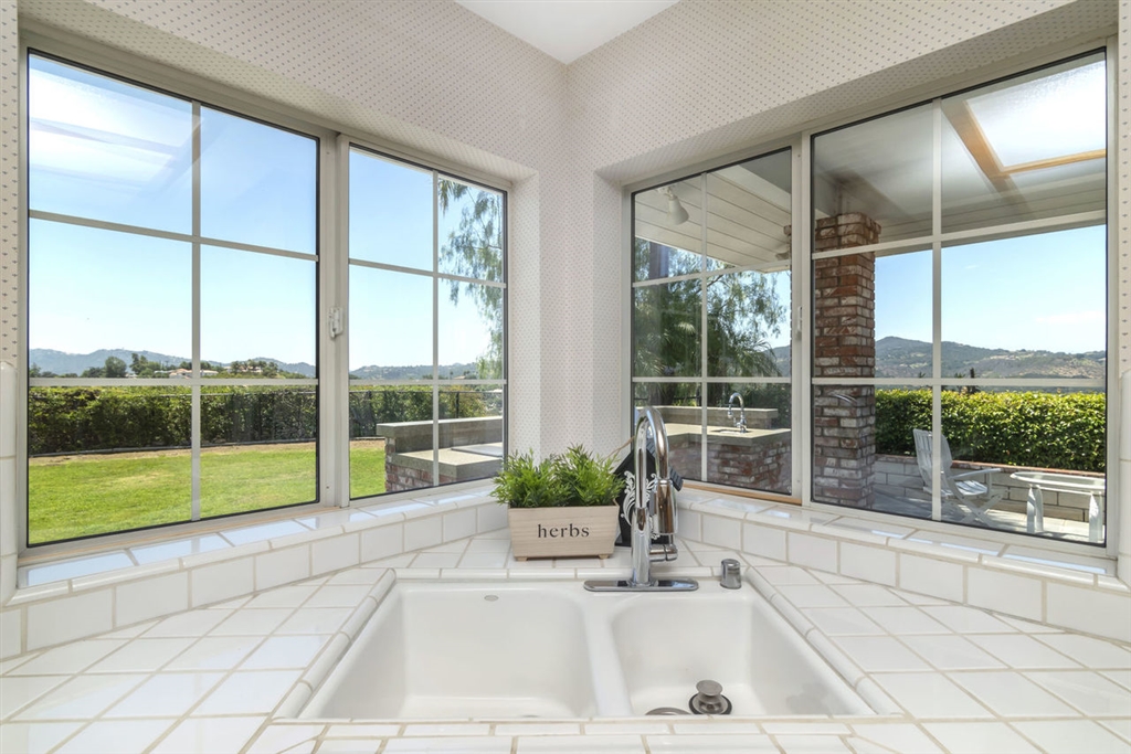 28590 Old Ranch Drive Valley Center, CA 92082 - Photo 11 of 25 Gallery Image 11
