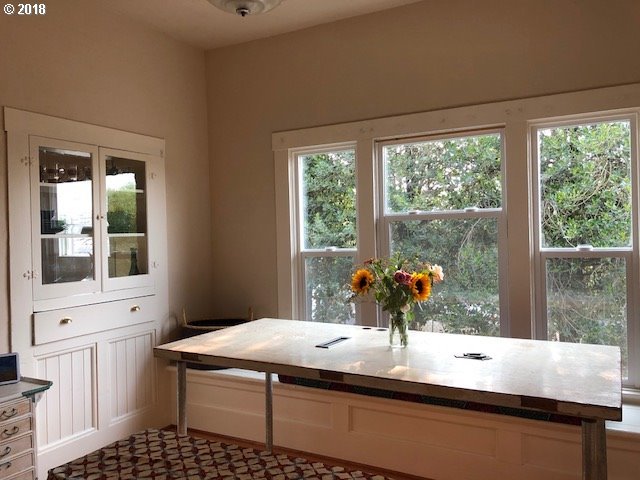 325 South C Street Springfield, OR 97477 - Photo 4 of 13