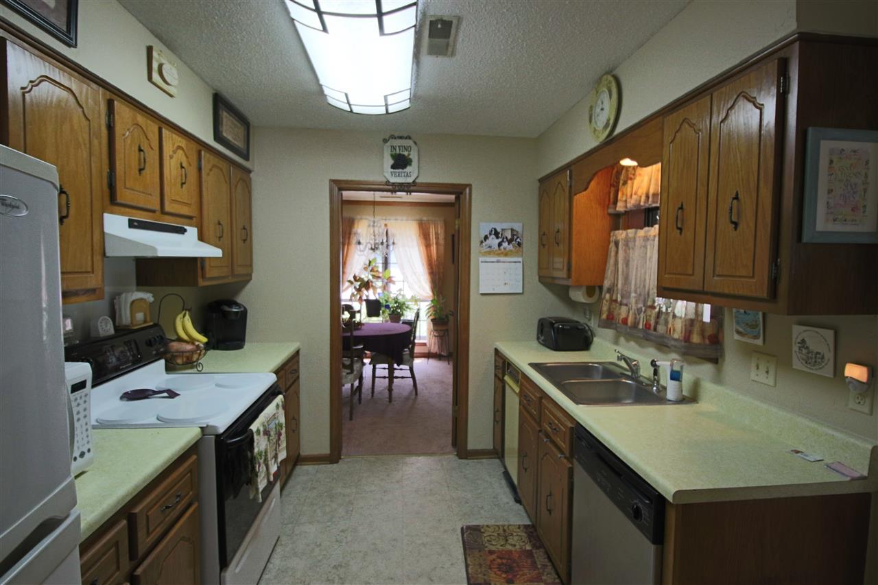 3401 Sycamore View Road Bartlett, TN 38134 - Photo 6 of 15 New Lighting in this Cute Kitchen!