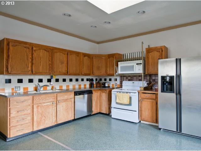 6110 Southeast Reedway Street Portland, OR 97206 - Photo 9 of 16 Gallery Image 9