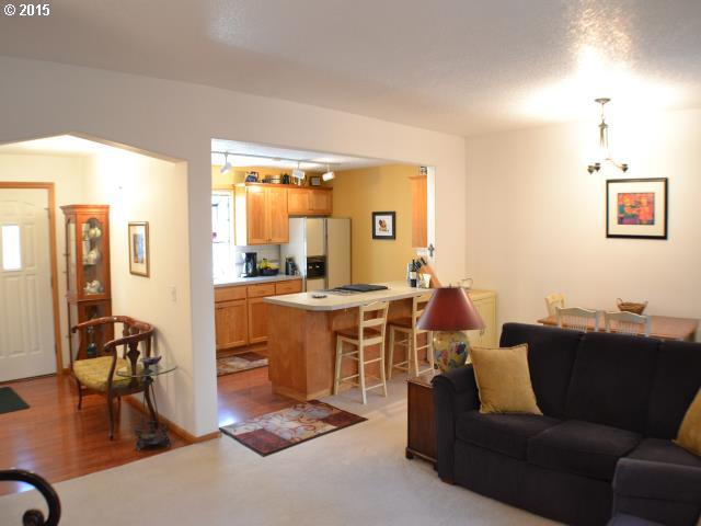 9125 Southwest Boones Ferry Road Portland, OR 97219 - Photo 3 of 8