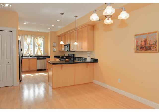 4802 Southwest View Point Terrace Portland, OR 97239 - Photo 6 of 10 Gallery Image 6