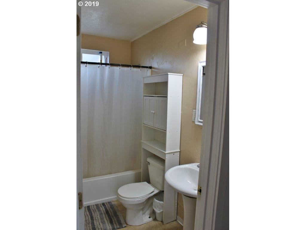 1060 26th Street Springfield, OR 97477 - Photo 11 of 27