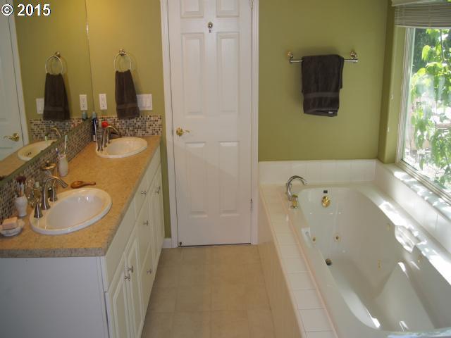 11420 Southwest Hazelbrook Road Tualatin, OR 97062 - Photo 13 of 16 Gallery Image 13