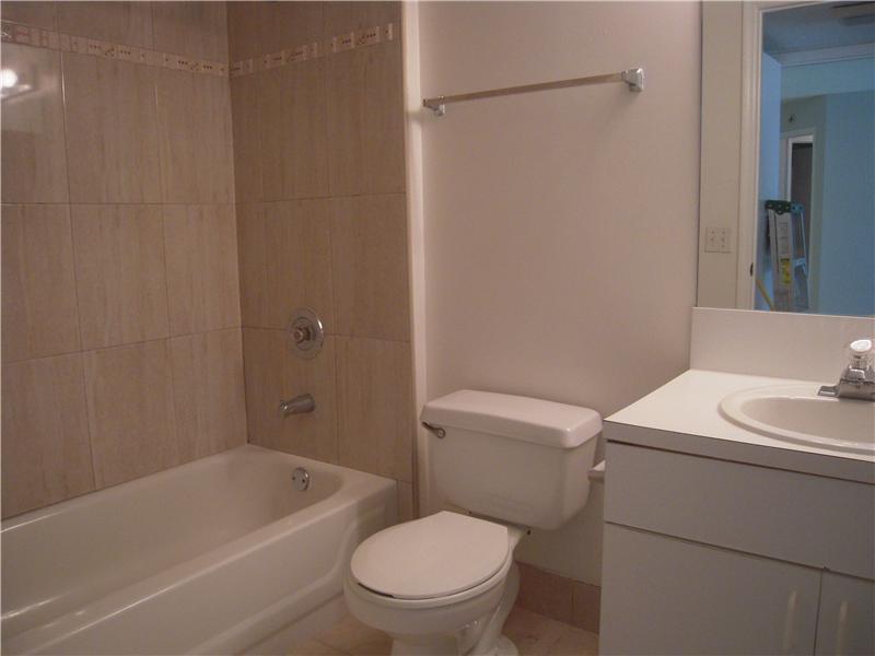 450 South Park Road, Unit 203 Hollywood, FL 33021 - Photo 8 of 11 Gallery Image 8
