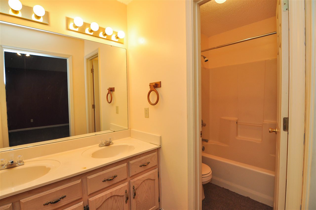6568 Elmore Ridge Lane Memphis, TN 38134 - Photo 10 of 18 Gallery Image 10