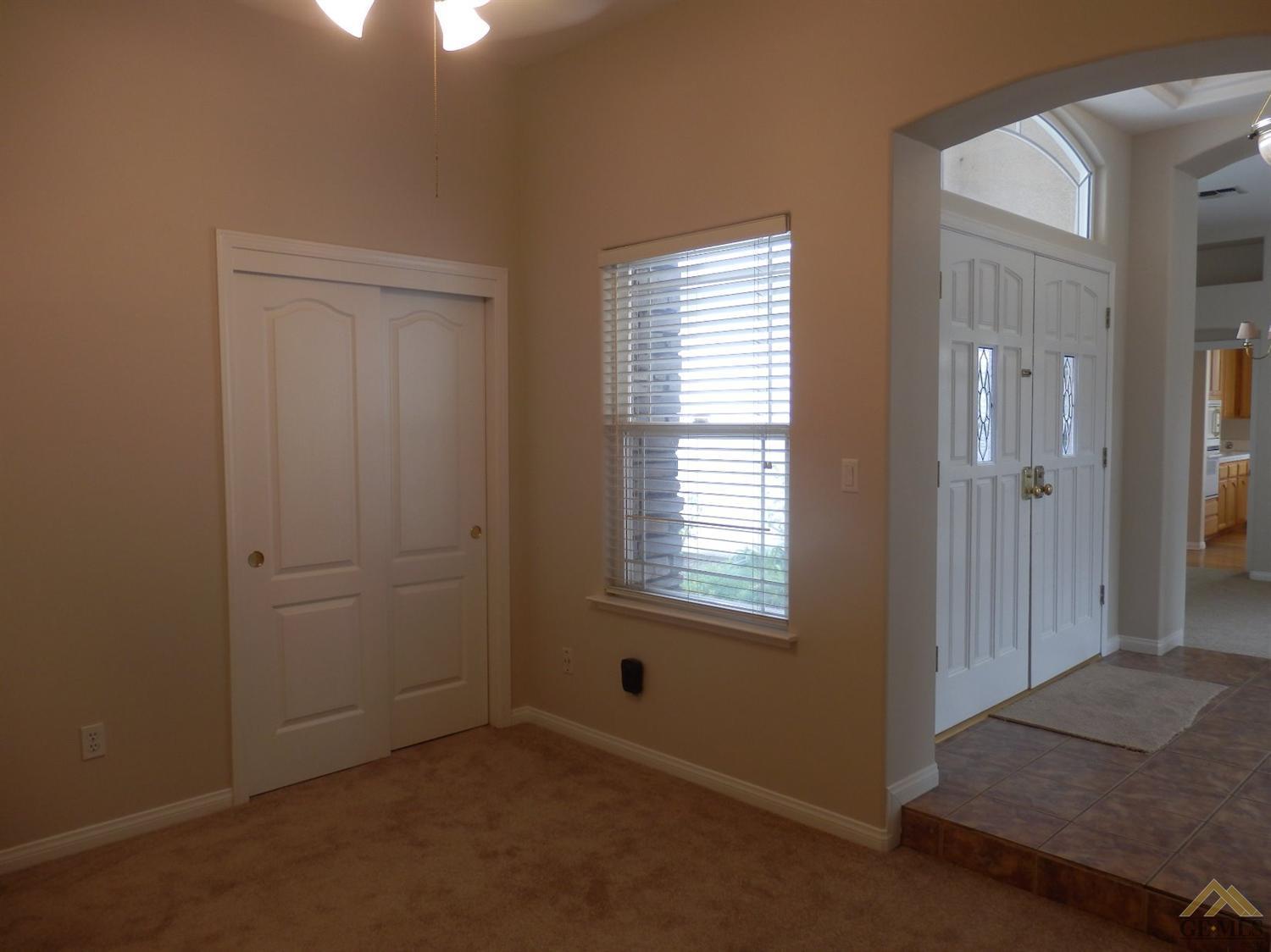 4001 Bridgewater Way Bakersfield, CA 93313 - Photo 13 of 25