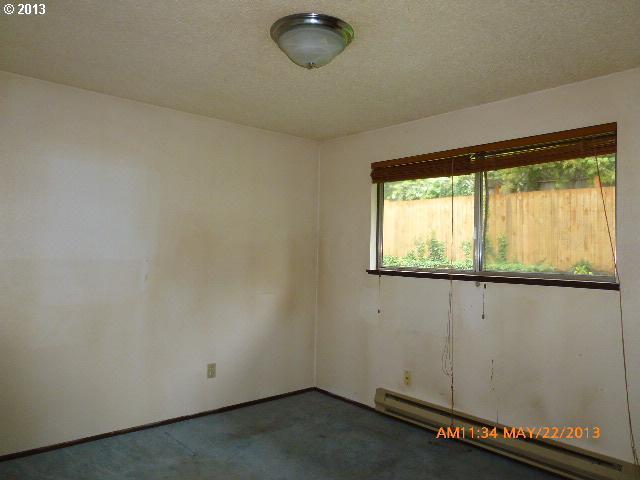 7636 Southwest Taylors Ferry Road Portland, OR 97223 - Photo 3 of 14 Gallery Image 3