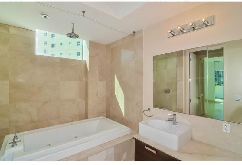 218 Southeast 14th Street, Unit 807 Miami, FL 33131 - Photo 11 of 35