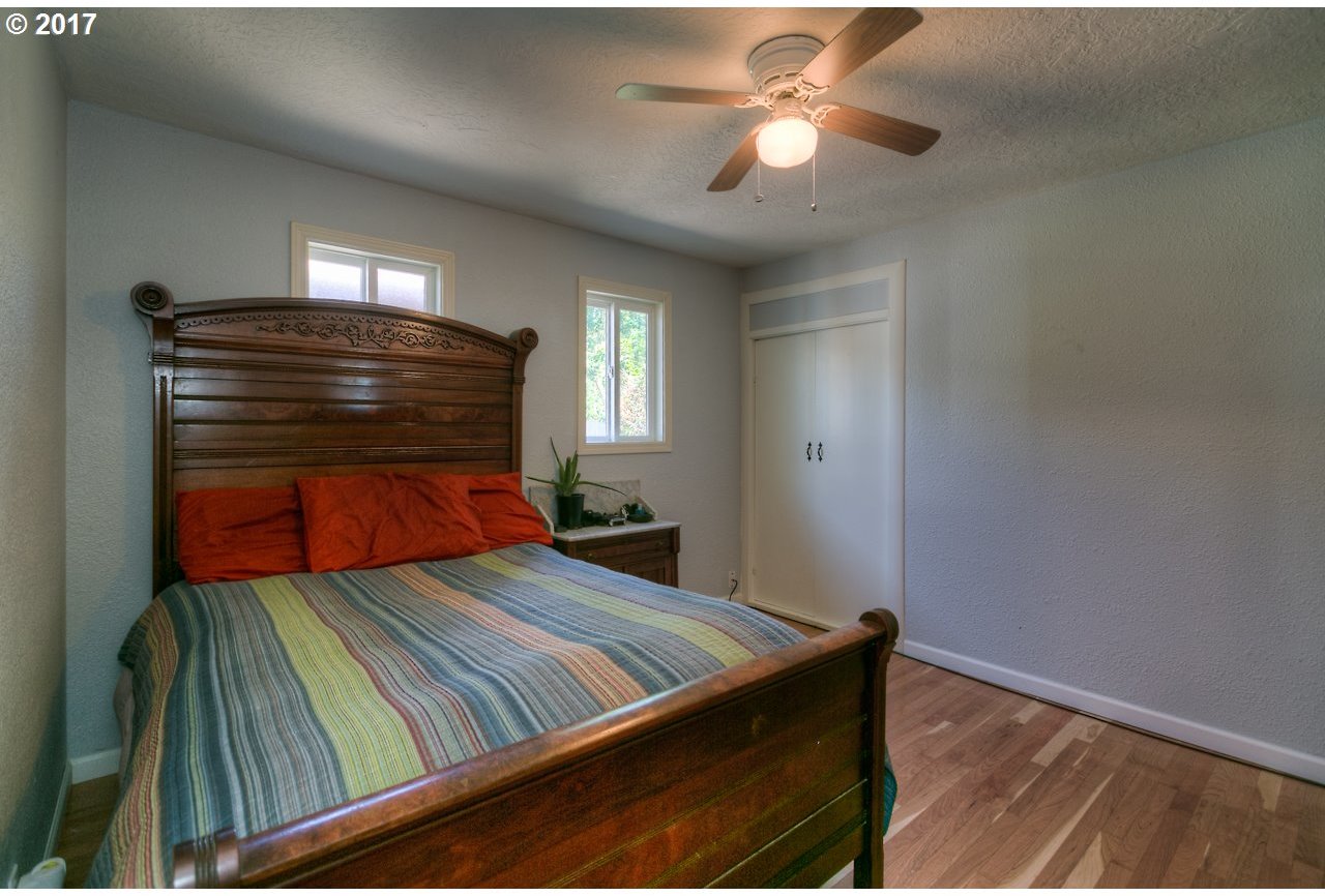 5823 Silverton Road Northeast Salem, OR 97305 - Photo 16 of 32 Gallery Image 16