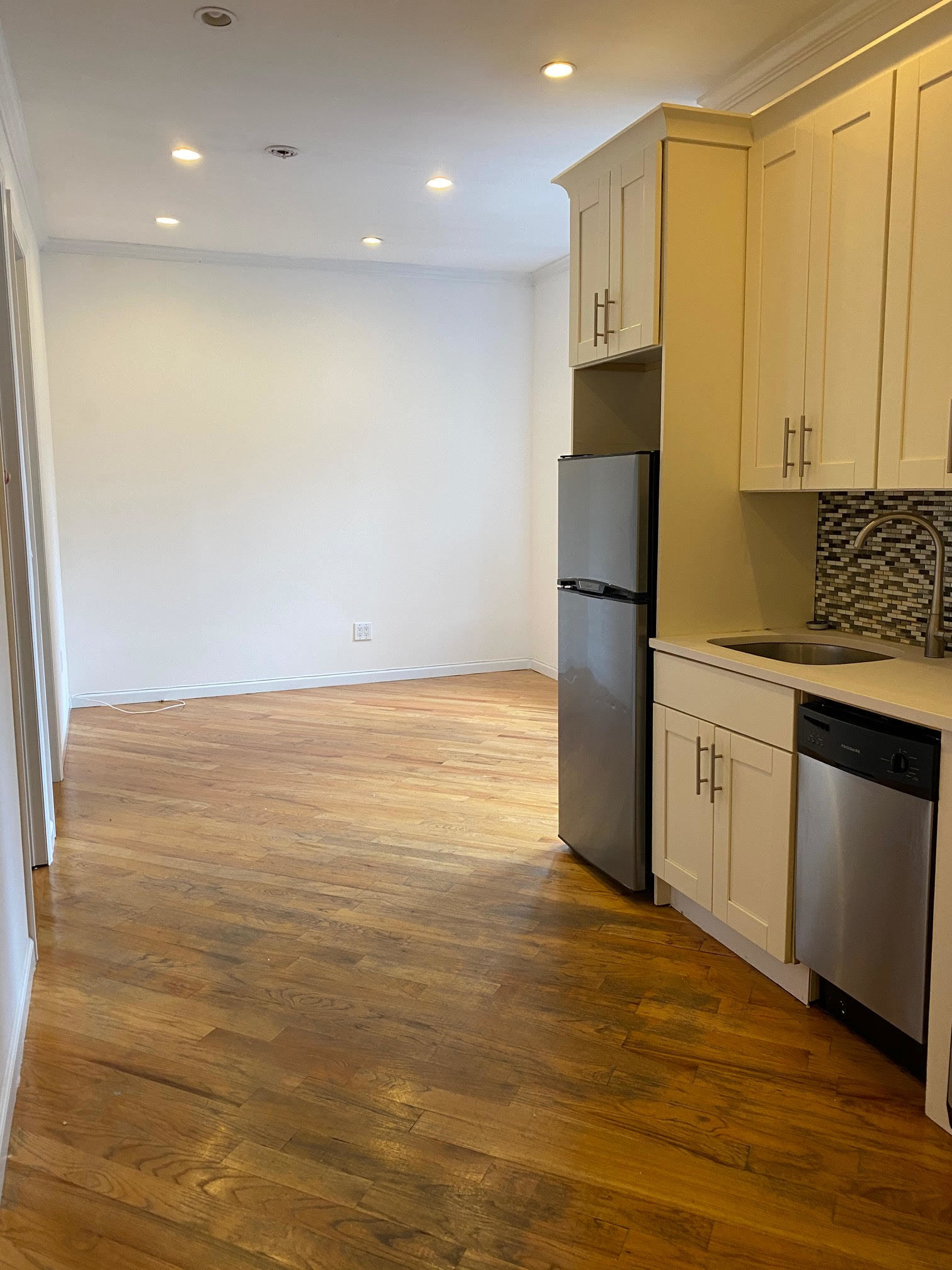 230 East 27th Street, Unit 22 Manhattan, NY 10016 - Photo 2 of 11