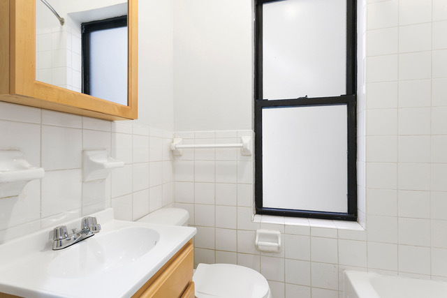 359 West 45th Street, Unit 3FN Manhattan, NY 10036 - Photo 4 of 5