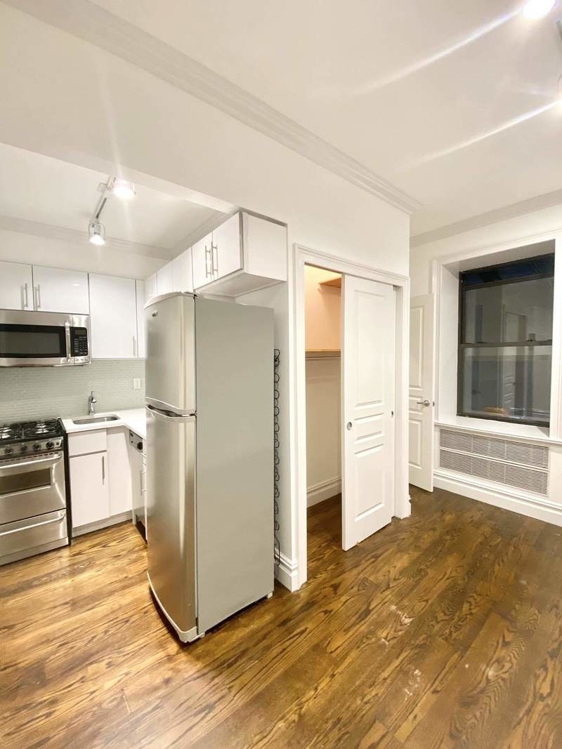 12 5th Avenue, Unit 22 Manhattan, NY 10011 - Photo 2 of 8
