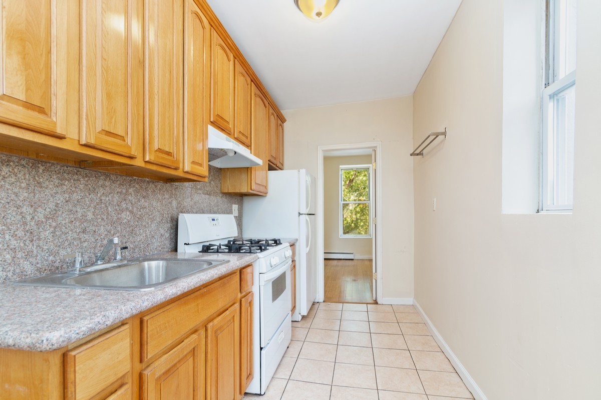 107 Albany Avenue, Unit 3 Brooklyn, NY 11213 - Photo 3 of 6