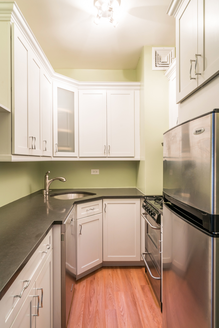 440 East 62nd Street, Unit 17H Manhattan, NY 10065 - Photo 4 of 7