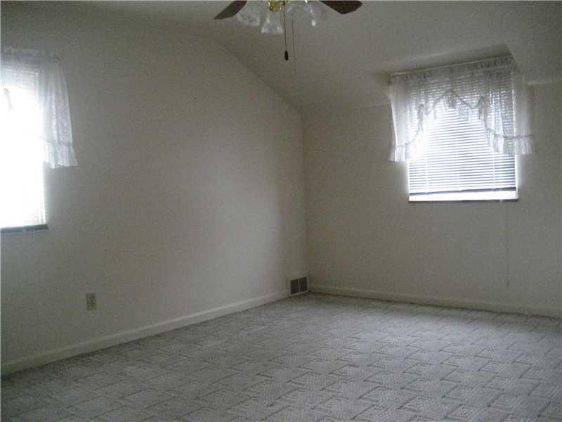 293 Orchard Spring Road Pittsburgh, PA 15220 - Photo 12 of 15 Gallery Image 12