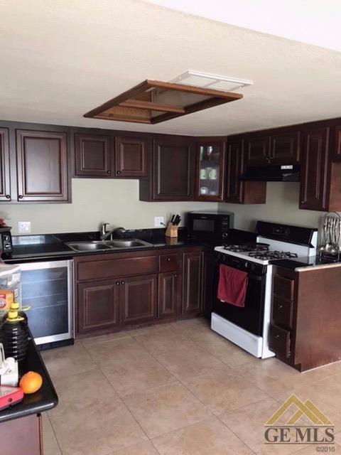298 McKee Road Bakersfield, CA 93307 - Photo 5 of 10 Gallery Image 5