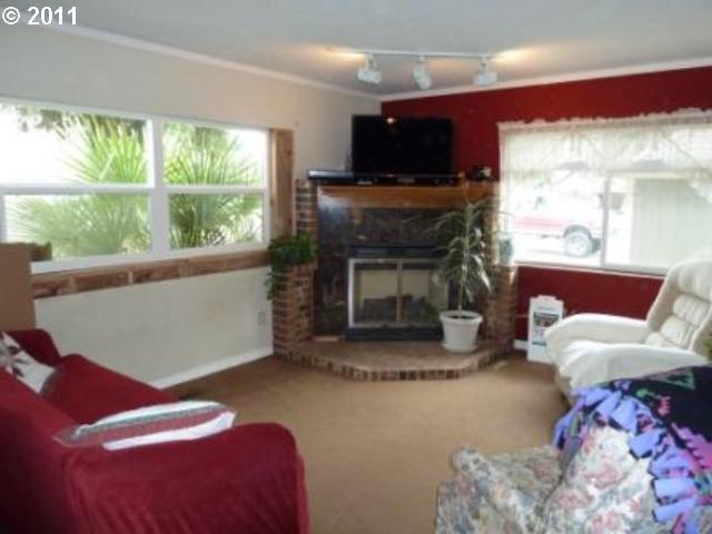 1020 Northeast Faloma Road Portland, OR 97211 - Photo 2 of 10 Gallery Image 2