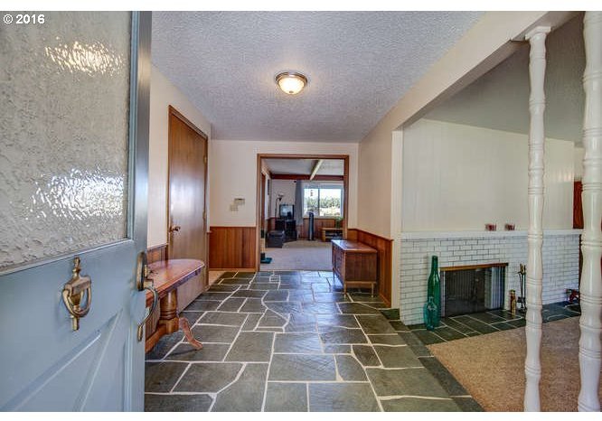 10408 Crosby Road Northeast Woodburn, OR 97071 - Photo 3 of 32 Gallery Image 3