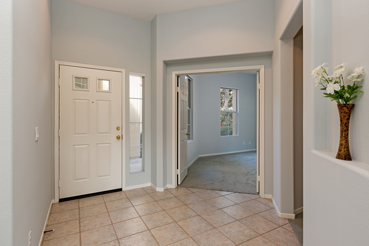 2318 Fallbrook Place Escondido, CA 92027 - Photo 4 of 25