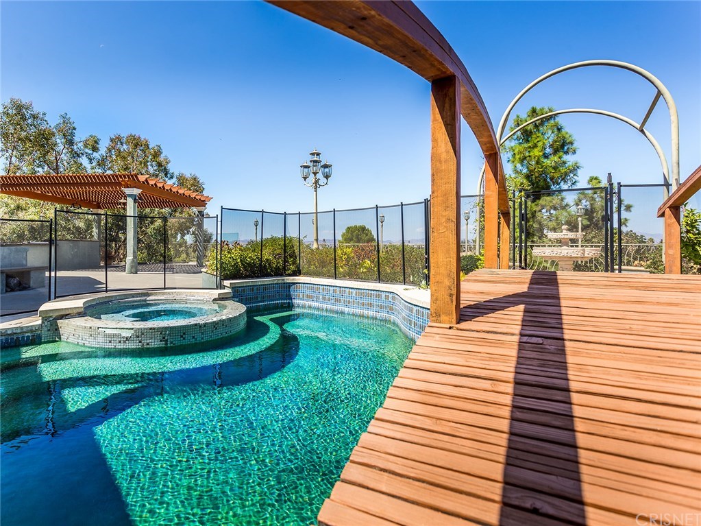 4151 Falling Leaf Drive Encino, CA 91316 - Photo 22 of 30 Backyard/Pool