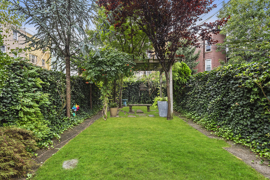 996 Saint Johns Place Brooklyn, NY 11213 - Photo 19 of 20