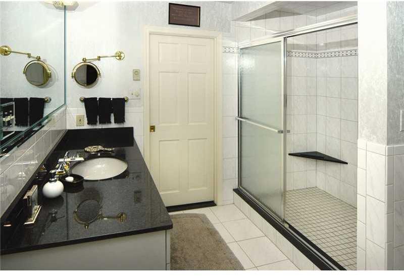 915 Valleyview Road Mt. Lebanon, PA 15243 - Photo 8 of 13 Gallery Image 8