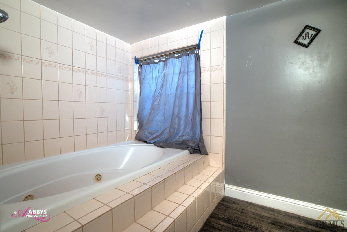 1625 Locust Ravine Bakersfield, CA 93306 - Photo 18 of 26 Gallery Image 18