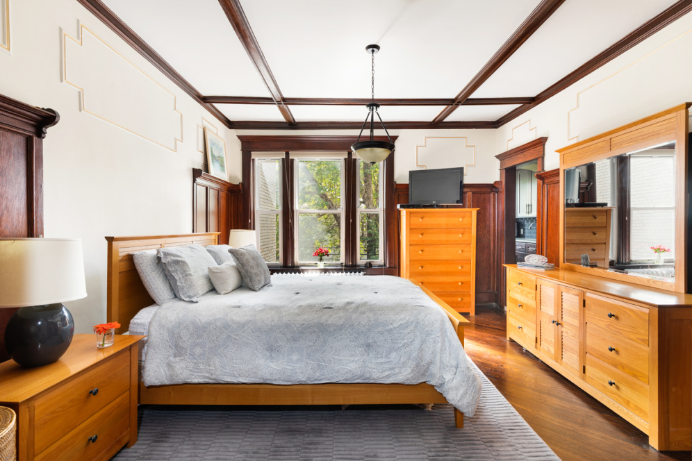 558 73rd Street Brooklyn, NY 11209 - Photo 3 of 20