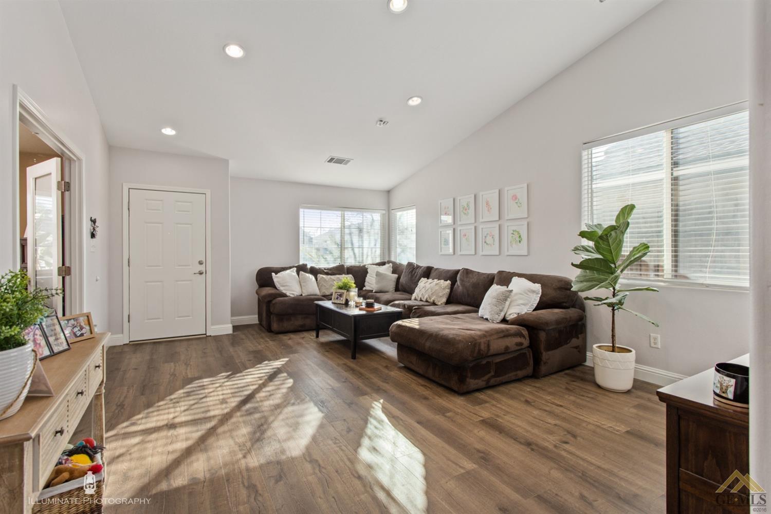 13200 Ridgeway Meadows Drive Bakersfield, CA 93314 - Photo 4 of 32