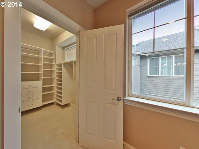 2378 Northwest Raleigh Street, Unit 11 Portland, OR 97210 - Photo 15 of 16 Gallery Image 15