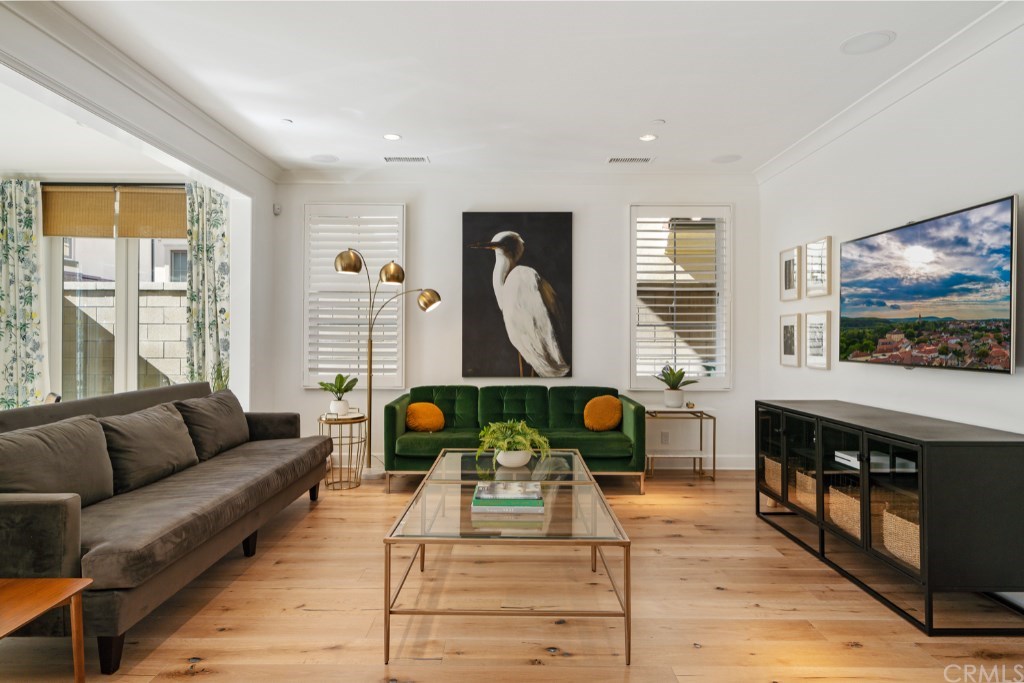 116 Mosswood Irvine, CA 92620 - Photo 10 of 42 The expansive great room is relaxing and easy to entertain in.