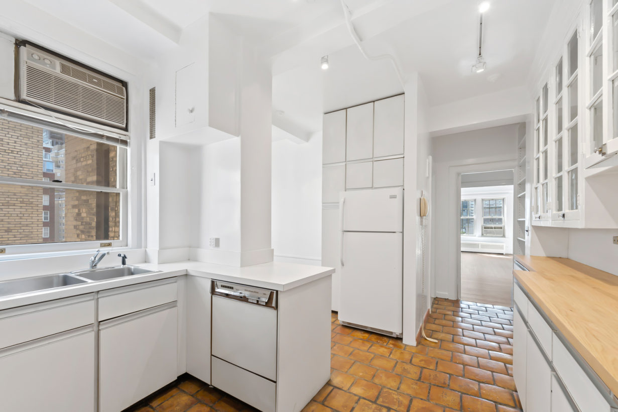 125 East 63rd Street, Unit 9B Manhattan, NY 10065 - Photo 4 of 12