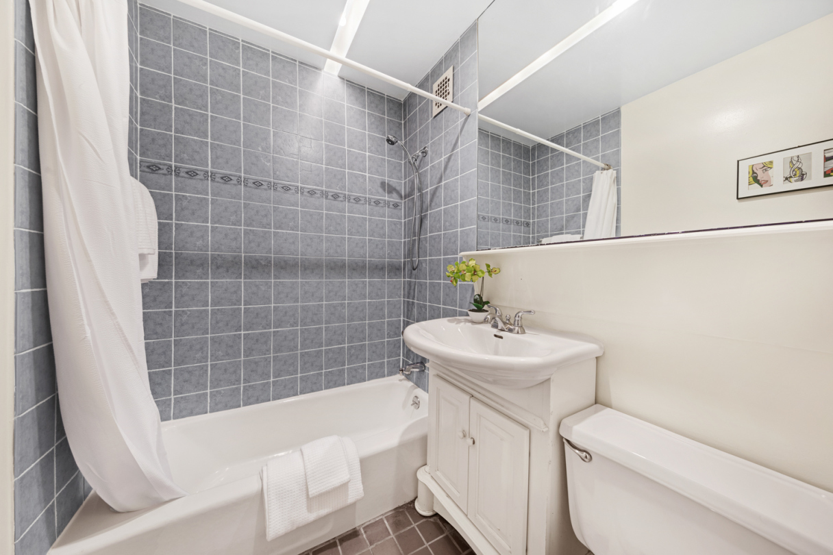 418.5 East 9th Street, Unit 3B Manhattan, NY 10009 - Photo 6 of 8