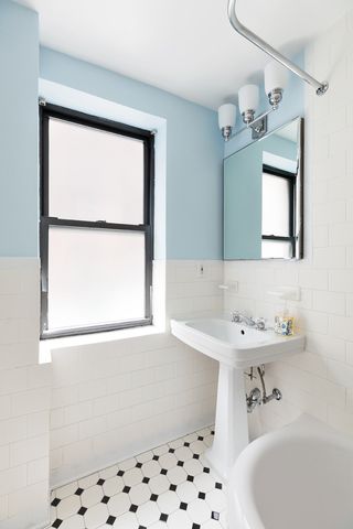 $1,375,000 | 220 East 73rd Street, Unit 2B | Lenox Hill