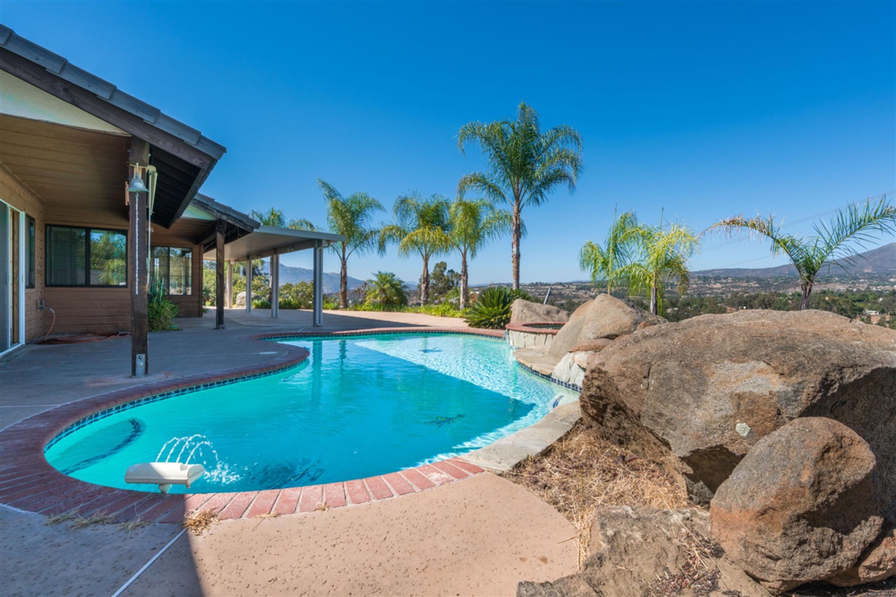 1165 Cleghorn Way Alpine, CA 91901 - Photo 3 of 25