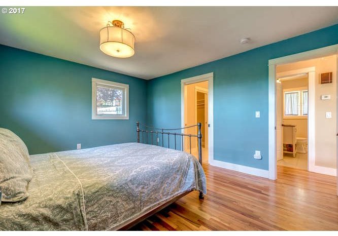 5910 Southwest 46th Avenue Portland, OR 97221 - Photo 16 of 32 Gallery Image 16