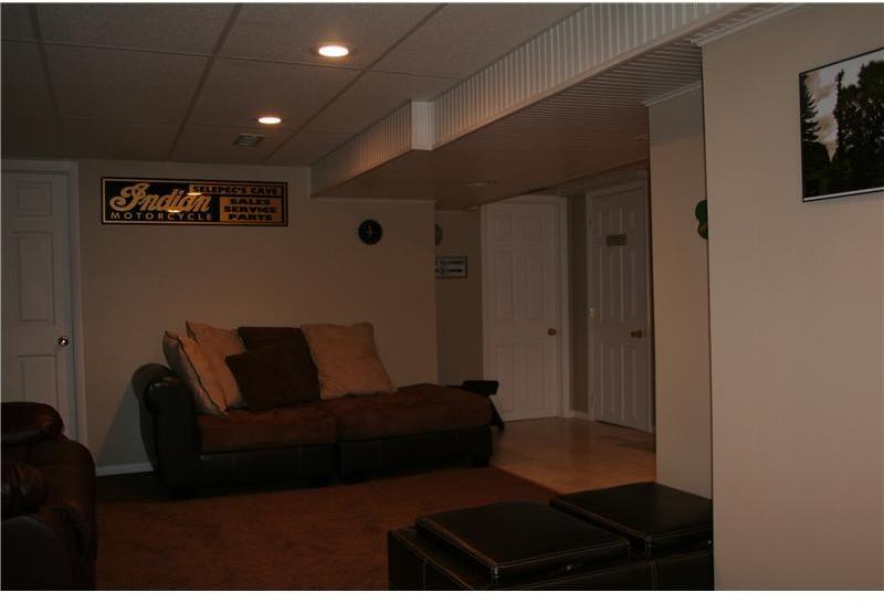 1262 Eckert Road Monaca, PA 15061 - Photo 13 of 20 Gallery Image 13