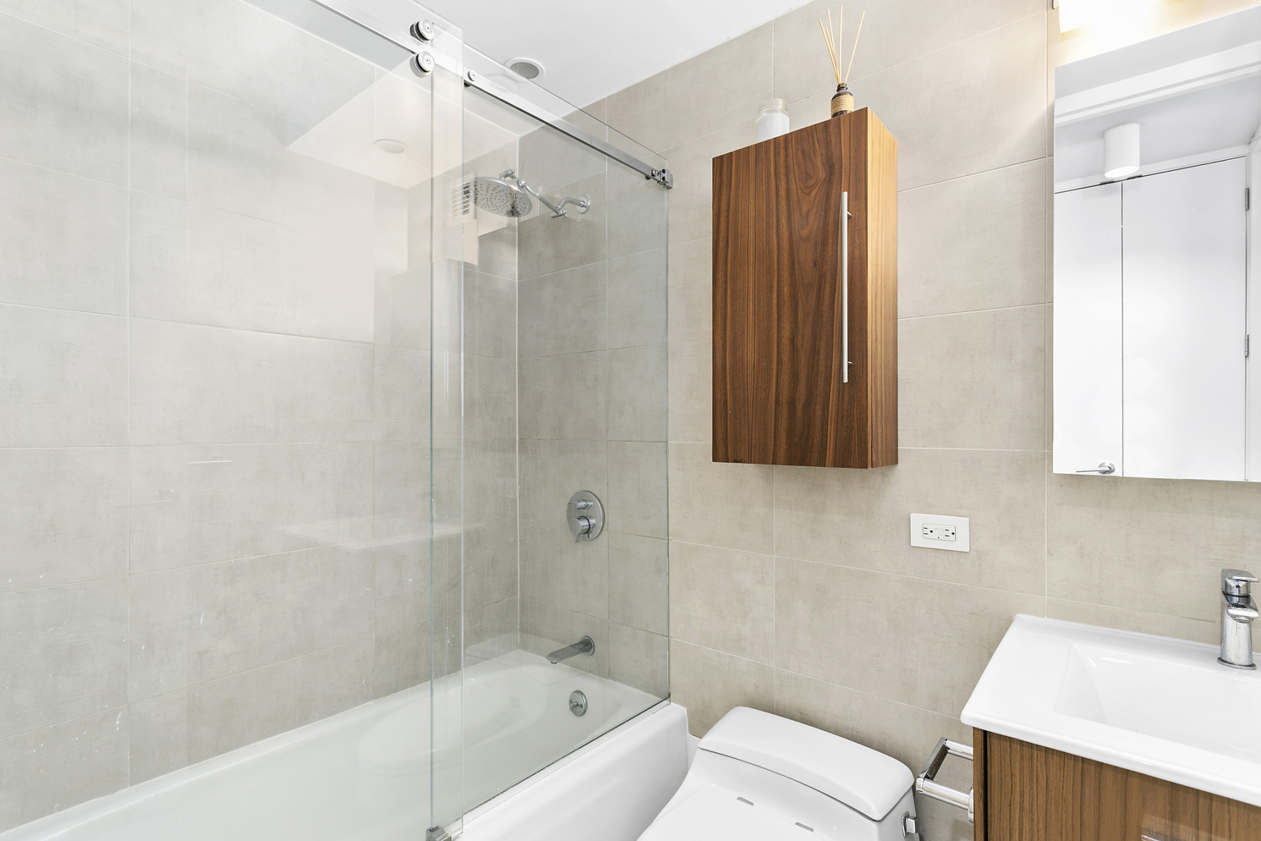 1 Irving Place, Unit V12F Manhattan, NY 10003 - Photo 5 of 6