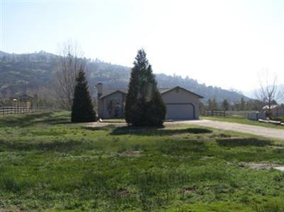 23441 Lakeview Drive Tehachapi, CA 93561 - Photo 2 of 20