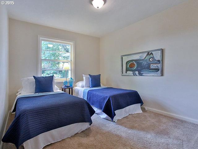5235 Southwest Custer Street Portland, OR 97219 - Photo 10 of 16 Gallery Image 10