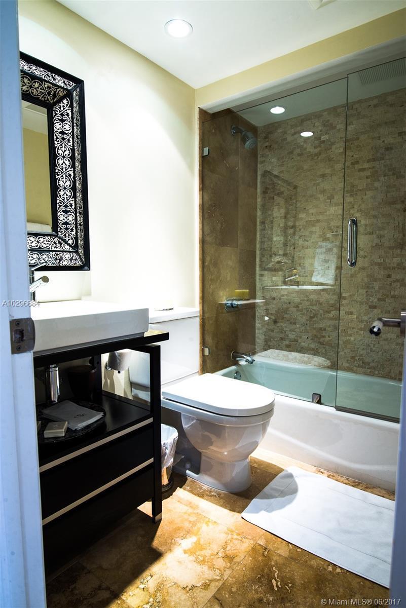 5571 Southwest 70th Place South Miami, FL 33155 - Photo 14 of 35