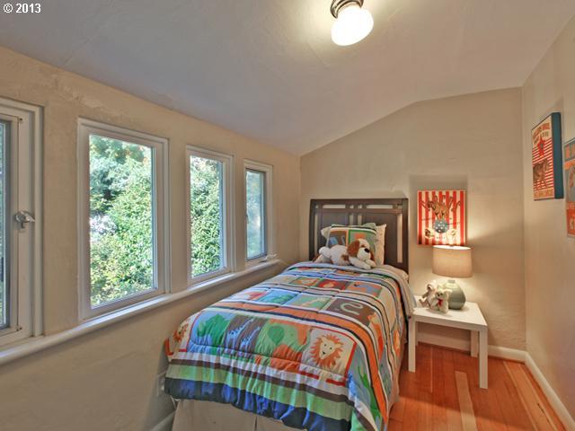 3815 Southeast Rural Street Portland, OR 97202 - Photo 8 of 16 Gallery Image 8
