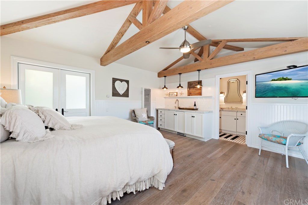 435 Agate Street Laguna Beach, CA 92651 - Photo 25 of 29 Guest house with wetbar and bathroom